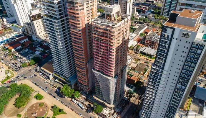 Fotografia real de obra residencial vertical em Goiânia
