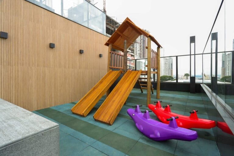 hub compact life play