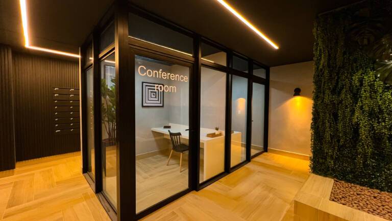 liv urban marista . conference room