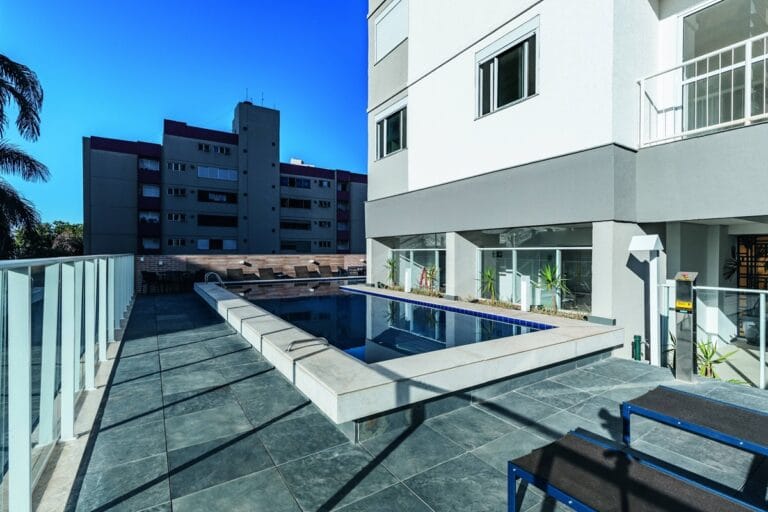 wish aeroporto piscina